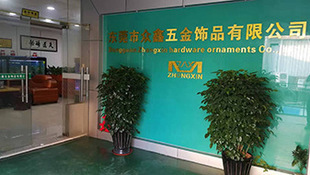 個性閃耀，工廠直銷 18K金與鈦鋼字母項鏈引領歐美簡約新風尚